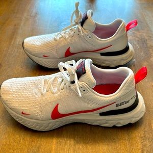 Nike React Infinity Run 3 in White/Red. Size 11. Great Condition!